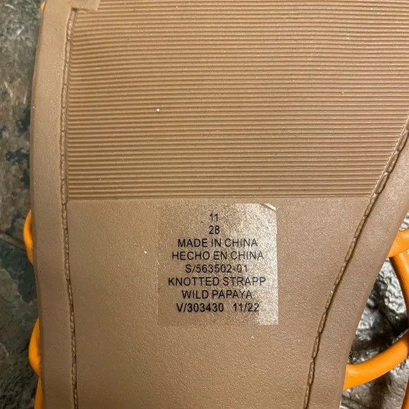 !NWT! Old Navy women’s faux leather sandals size 11 - Picture 7 of 8